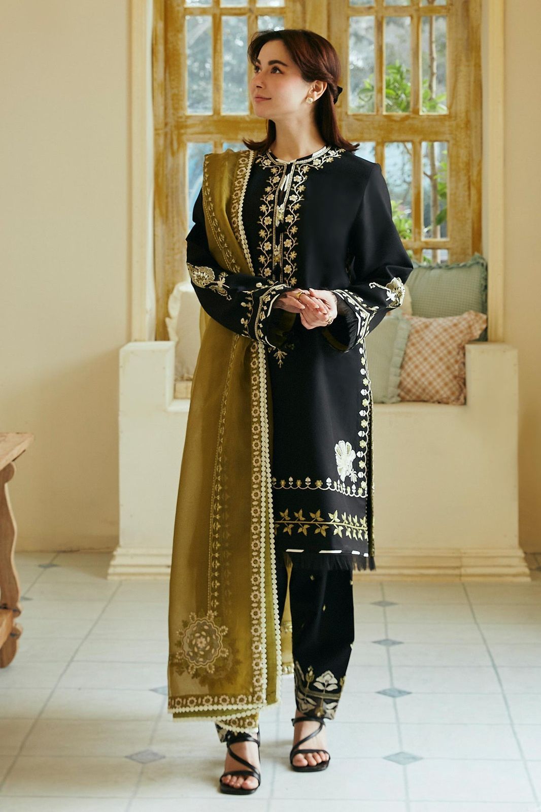 3PC LAWN EMBROIDERED SHIRT WITH ORGANZA EMBROIDERED DUPATTA AND TROUSER - HZG1627